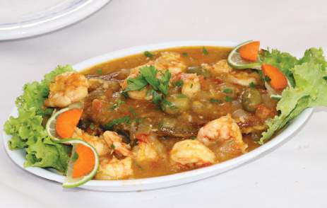 Peixe Frito com Molho de Camarão